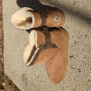 Bearpaw Shantell boots in size 8
